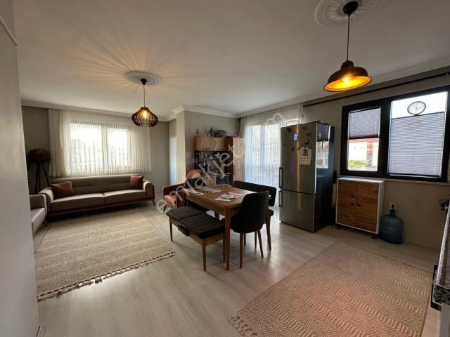 Sultanbeyli Akşemsettin Mahallesinde Teraslı 3+1 Kiralık Daire!