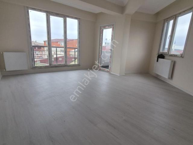 Sultanbeyli Giresun Caddesinde Acil Satılık 6+1 Dubleks Daire