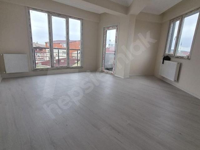 Sultanbeyli Giresun Caddesinde Acil Satılık 6+1 Dubleks Daire