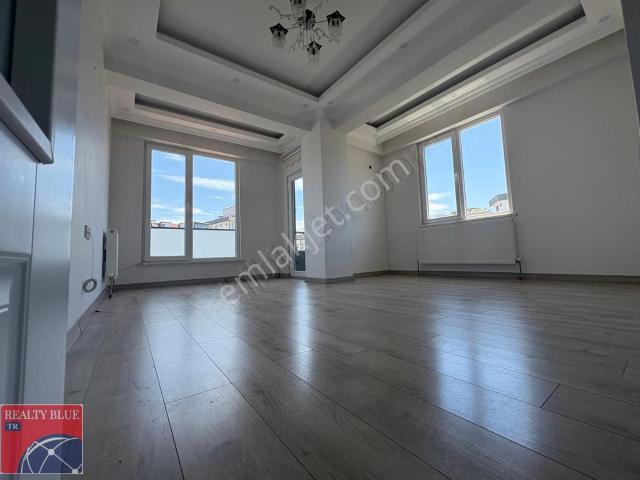 Sultanbeyli Mehmet Akif Mah De Kiralık 4+1 Üst Dublex