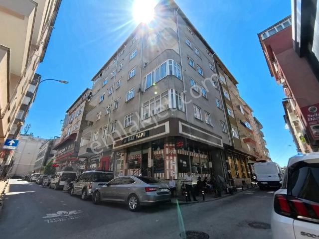 Sultanbeyli Merkez'de 2+1 Balkonlu 89 M² Metro Yanı Temiz Daire