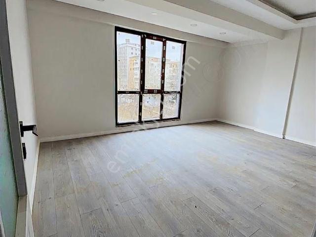 Sultanbeyli Merkezde 3+1 Kiralık Lüx Daire