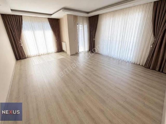 Sultanbeyli Merkezde Ferah 2+1 Kiralık Daire