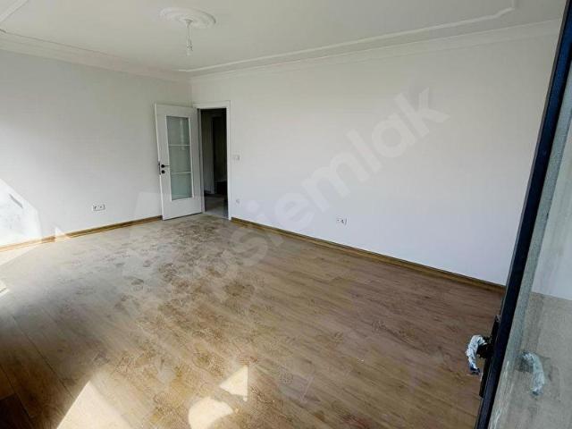 SULTANBEYLİ MERKEZDE GENİŞ 3+1 DAİRE