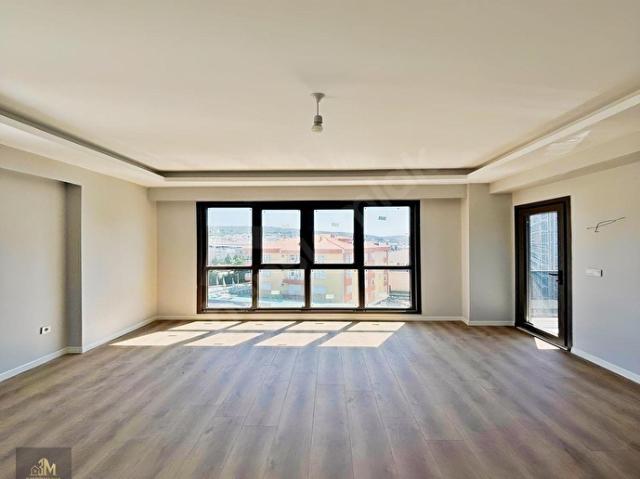 SULTANBEYLİ MERKEZ'DE METRO DİBİNDE PRESTİJLİ LÜKS 2+1 DAİRE