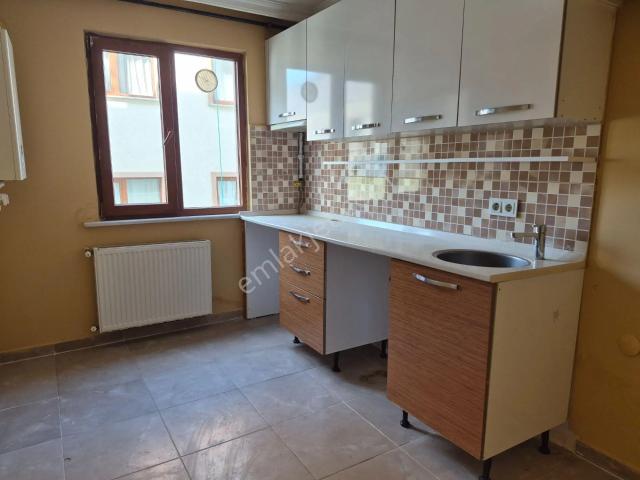 Sultanbeyli Mimar Sinan'da Kiralık 2+1 Ara Kat Daire