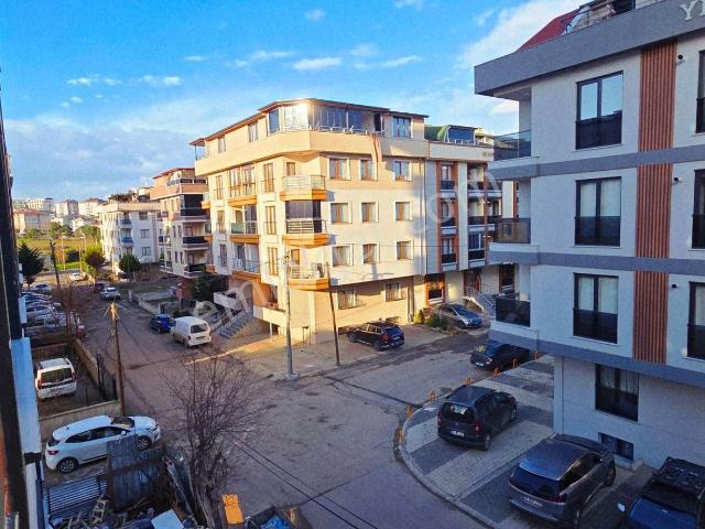Sultanbeyli Spor Yolu Cadd.sıfır 2.kat Takasa Uygun Satılık 2+1