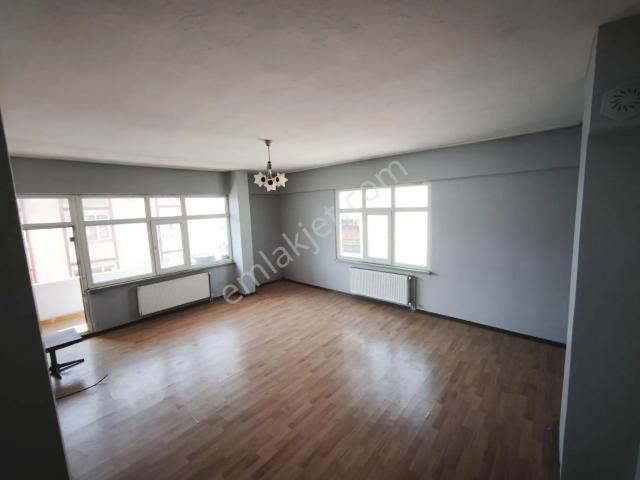 Sultanbeyli'de Metro Ve Avm'lere Komşu Kiralık 3+1 Geniş Daire