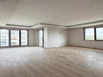 Sultanbeyli'de Cadde Üzeri 3+1, 110m² Lüks Daire