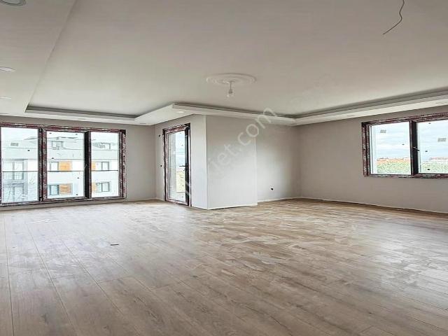 Sultanbeyli'de Cadde Üzeri 3+1, 110m² Lüks Daire