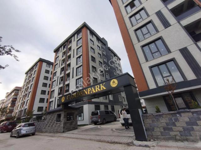 Sultanbeyli'de Gardenpark Sitesinde Kiralık 5+2 Üst Dublex Daire