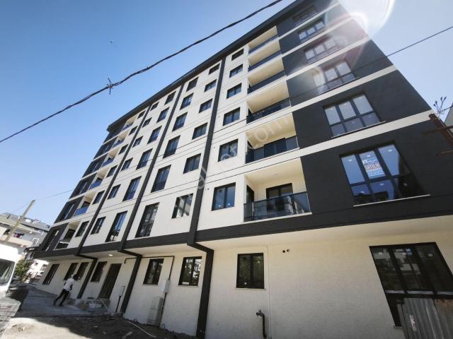 Sultanbeyli'de Kapalı & Açık Otoparklı Satılık 2+1 Geniş Daire