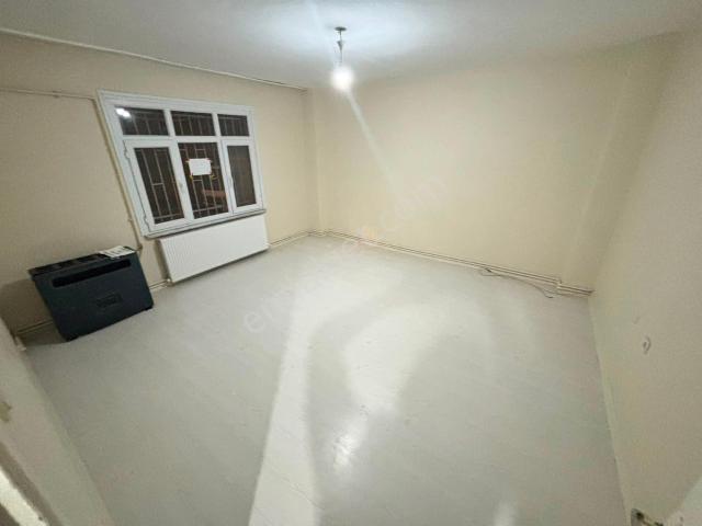 Sultangazi De Kiralık Yüksek Giriş