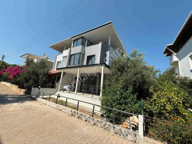 Sultankent Sitesinde 5+1 Fırsat Tripleks Villa