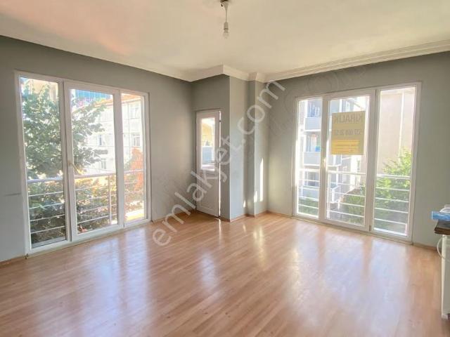 Sülüntepe Merkezde 2+1 Balkonlu Çift Lavabolu Kiralık Daire