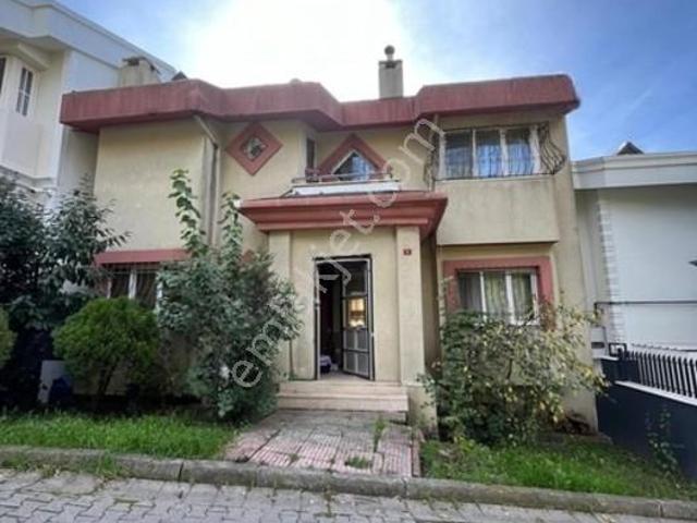 Sular Vadisi'nde Satılık 4+2 Triplex Villa 250m², Bahçeli