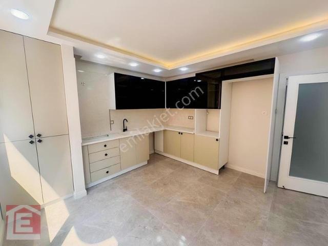 Süleyman Demirel De Giyinme Odalı Çift Banyo Kilerli Hasarsız