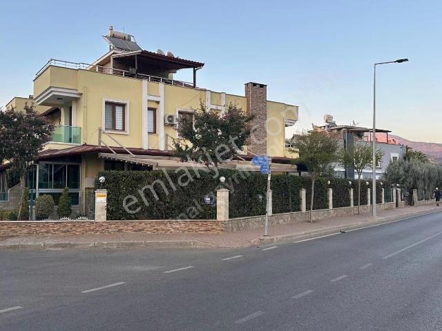 Süleyman Demirel'de Satılık 6+1 Triplex Villa