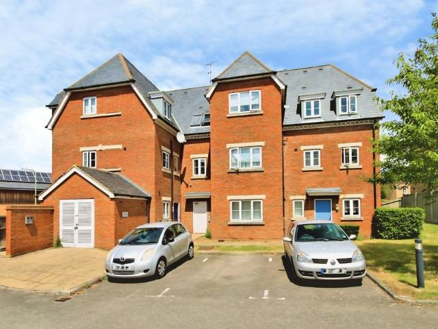 Sullivan Close, Canterbury CT1 2 bed ground floor flat to rent £1,300 pcm £300 pw