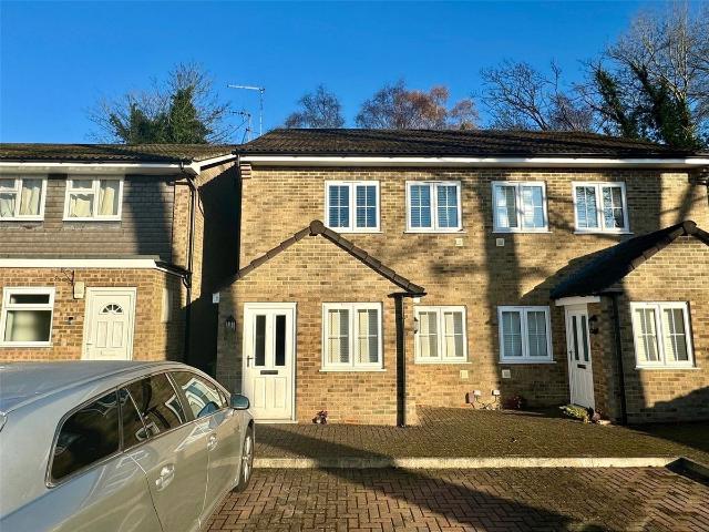 Sullivan Close, Farnborough, Hampshire GU14, 2 bed maisonette to rent, £1,550 pcm | PrimeLocation
