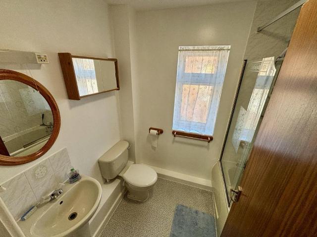 Sullivan Crescent, Browns Wood. 1 bed cluster house to rent £1,050 pcm £242 pw