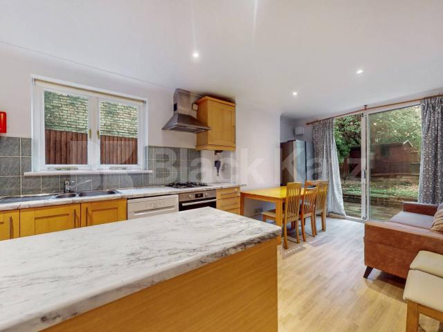 Super 5 double bedroom recently refurbished house with garden in Muswell Hill