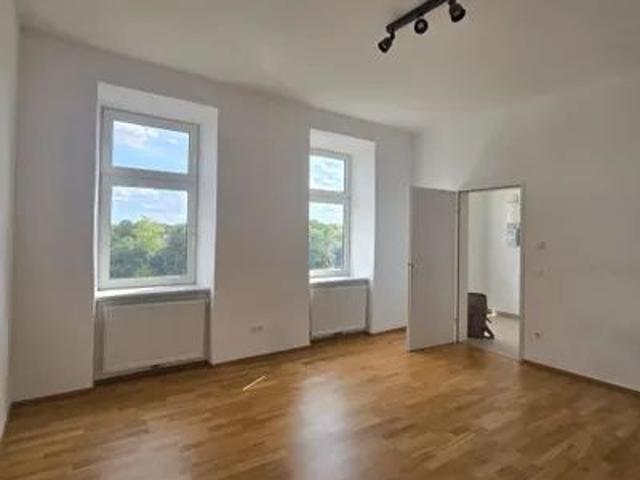 super 2 er WG Wohnung Nähe EKZ Simmering!