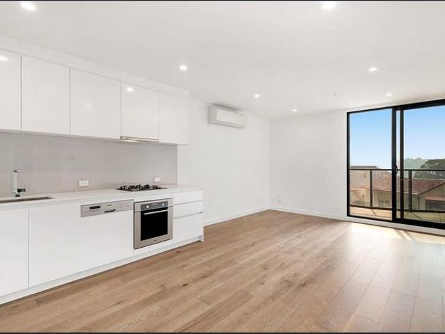 Super Tidy Apartment, Prime Greensborough Location