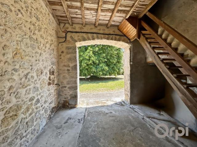 Super bâtisse ancienne XIIIème à restaurer à quelques minute. 167m² Lagarde Firmacon