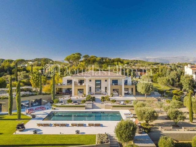 Super Cannes – Superbe villa avec piscine et vue mer 1000m² Cannes