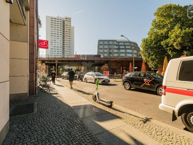 Super central yet quiet, best area of Berlin, 100 m to S Bahn, Berlin Amsterdam Apartments for Rent