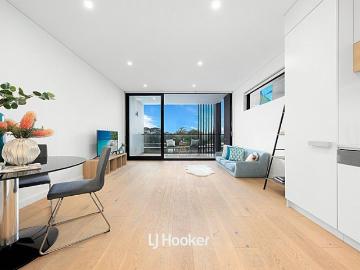 Super Convenient Close to All Amenities with Sunny Aspects