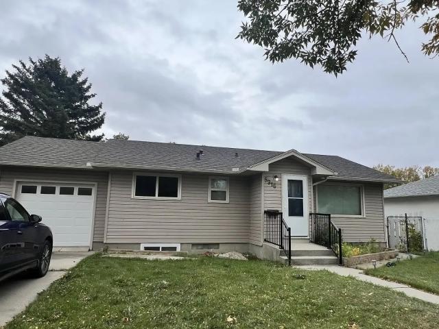Super convenient location on Centre Street, Perfect for a large family — 4 Bedrooms House