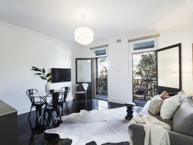 Super cool terrace apartment large living area w/ open balcony | Top floor position