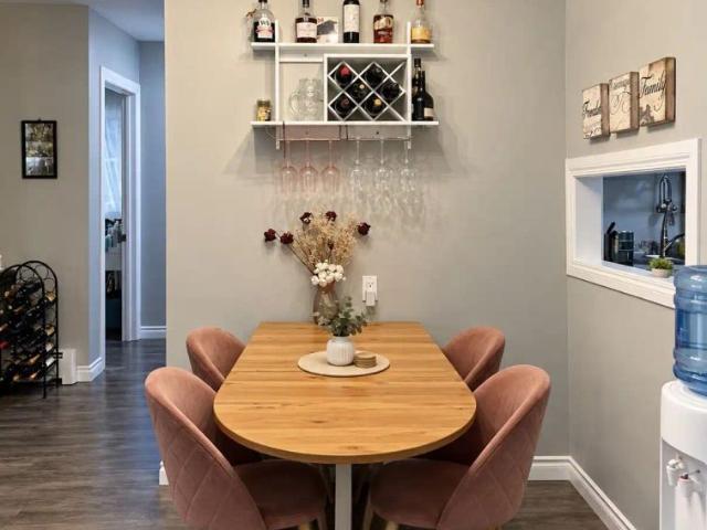 Super cute Oliver furnished 2 bedroom condo with heated parking — 2 Bedrooms Condo Unit