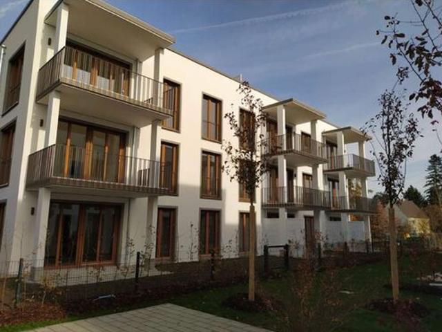 Super Dachterrassenwohnung, ruhig, hell, am Park, S Bahn 200 m