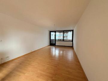 Super Familienwohnung mit hofseitiger LOGGIA !