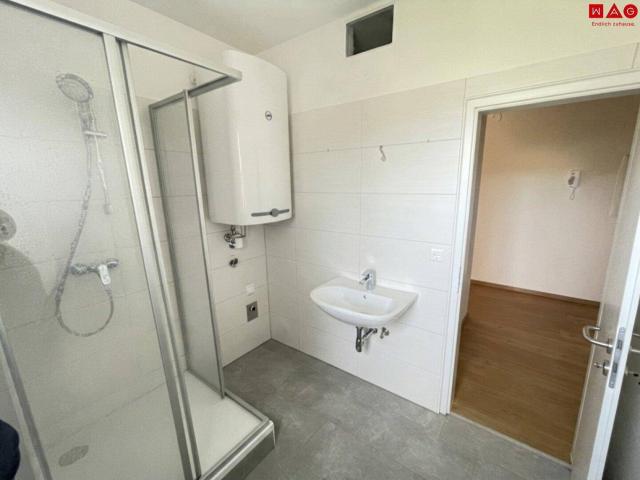 Super geräumige 3 Zimmer Wohnung, neues Bad, große Loggia, zentrumsnah