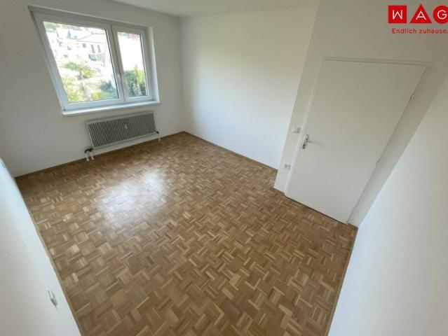 Super geräumige 3 Zimmer Wohnung, neues Bad, große Loggia, zentrumsnah