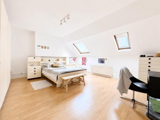 Super Grand Duplex 1ch meublé Quartier européen