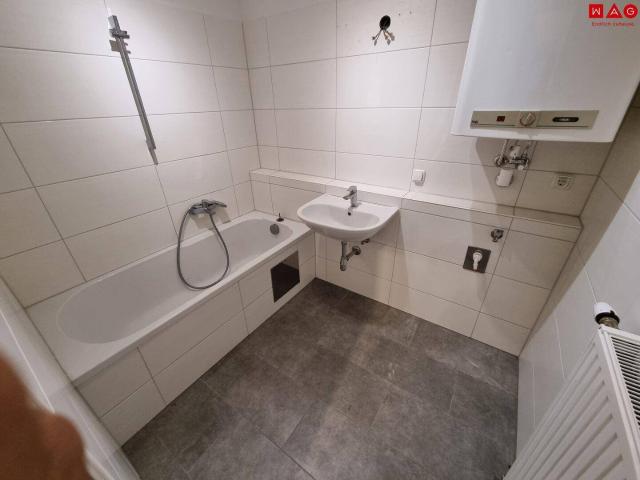 Super günstige, gut aufgeteilte, 3 Zimmer Wohnung mit Balkon und Parkplatz!