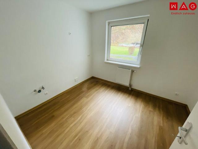 Super günstige, gut aufgeteilte, 3 Zimmer Wohnung mit Balkon und Parkplatz!