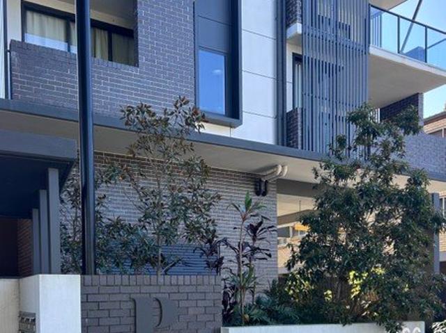 SUPER HANDY LOCATION MODERN CHIC UNIT IN NORMAN PARK