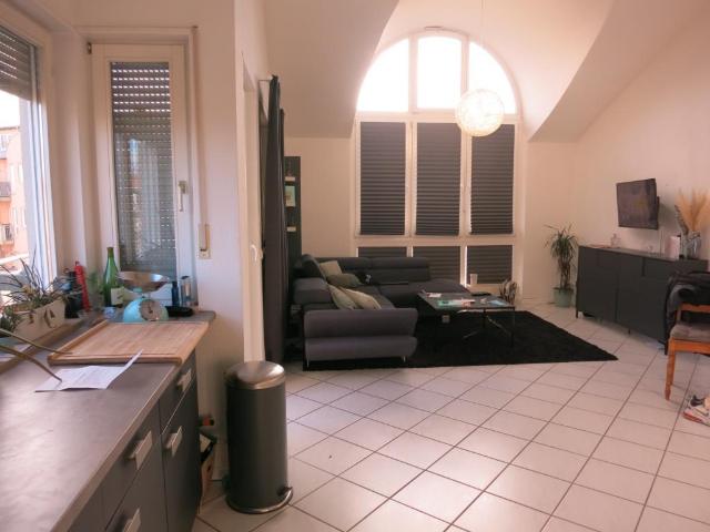 Super helle * moderne Studio Dachgeschoss Wohnung