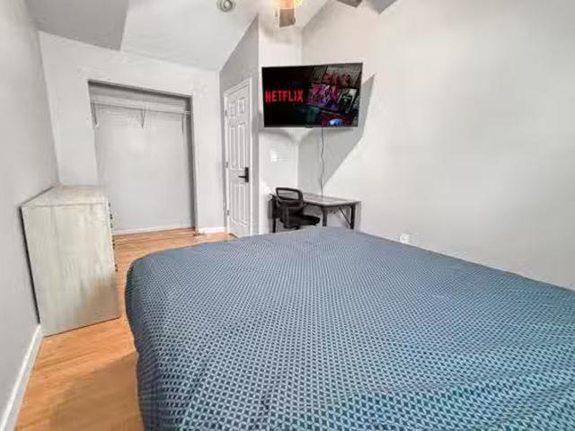 Super Host Deland Pad Split W/ TV In Every Room id. 6288
