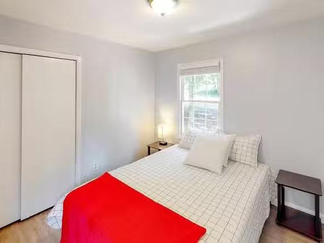 Super Host Lovely Updated Home in Quiet Decatur Neighborhood.