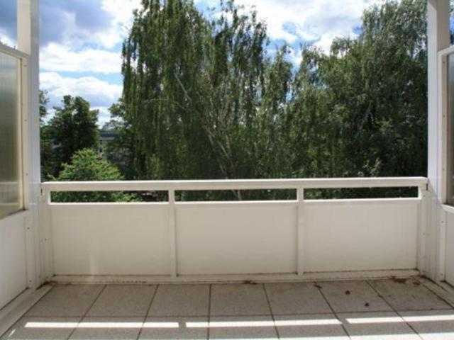 Super Lage am Stadtpark. neues Laminat. großer Balkon!