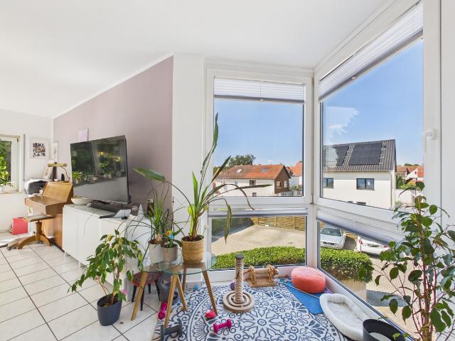 Super Lage: 3 Zimmer Wohnung im 1.OG mit Loggia