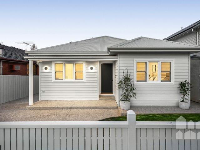 Super luxe family living in the Heart of Yarraville