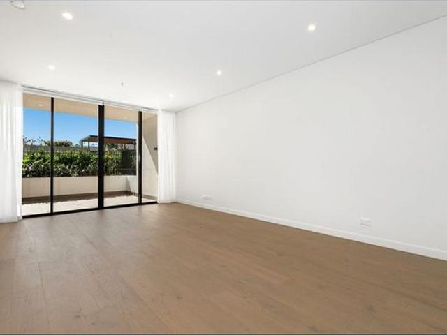 SUPER MODERN UNFURNISHED TWO BEDROOM IN A GREAT COMPLEX WHAT MORE COULD YOU WANT?